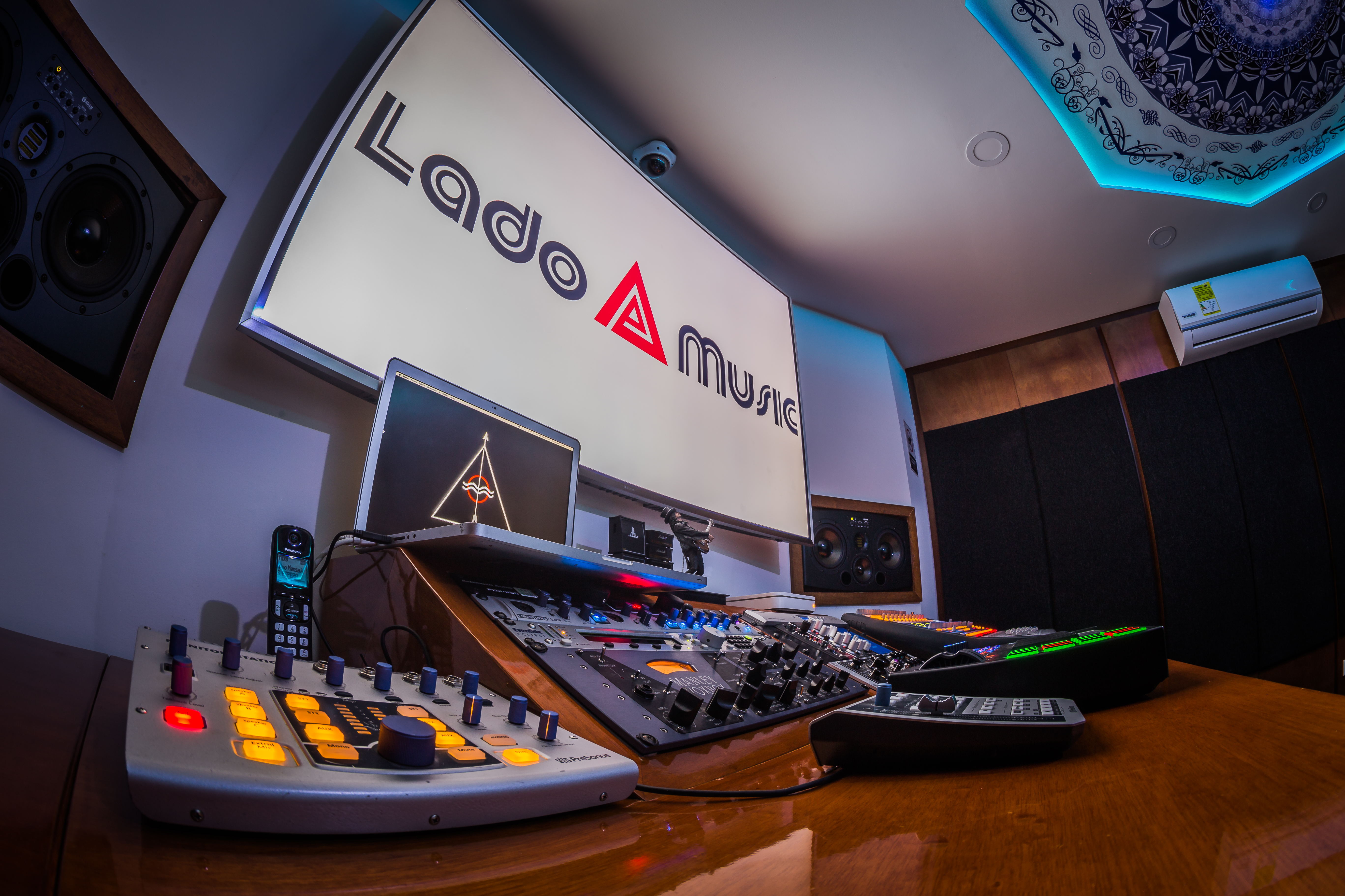 Foto de la sala de mezcla 2